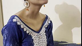 इंडियन सौतेली माँ और सौतेला बेटा होटल बेड में नॉटी होते हैं क्लियर हिंदी ऑडियो के साथ