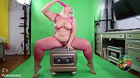 big booty pawg at my studio for casting call interview 😏 solo pussy play on sofa