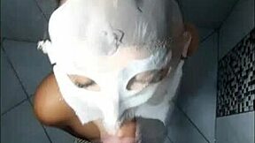 Mijando na boca no corpo dentro no anus dando o c� e gozando horrores.