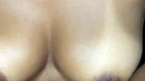 Amador cowgirl acidental creampie - tente n�o gozar dentro de mim enquanto estou montando em voc�, flashing big tits.