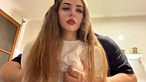 Your tight jeans drive me crazy, girl!