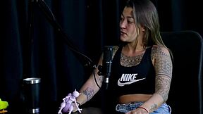 Safada Does Sensual Stripper Show After Talking Transsexual And Virginity Loss