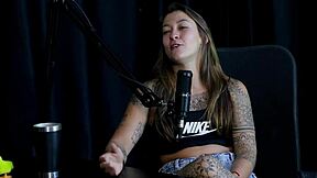 Safada Does Sensual Stripper Show After Talking Transsexual And Virginity Loss