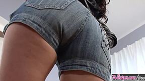 Cute teen shows off big tits with a kiss 😘