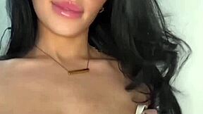 Horny British girl toys herself 😍