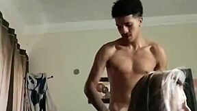 Empino a mi hermanastra y me vengo en su vagina.