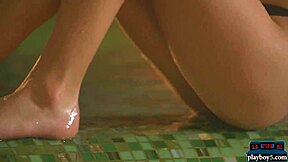 Teen Beauty Sea Rose Chills Naked in Hot Tub