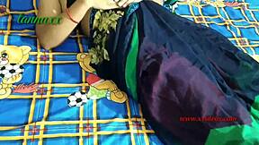 दिल्ली भाभी झुकी हुई गर्म घरेलू चुदाई के लिए