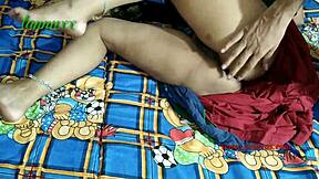 दिल्ली भाभी झुकी हुई गर्म घरेलू चुदाई के लिए