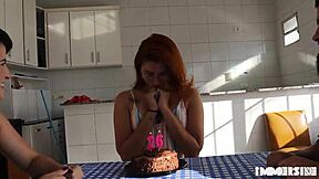 Ruvinha celebrates her birthday with friends in a group activity