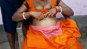 गर्म गांव की 18 साल की लड़की सुहागरात के लिए पूरी नंगी