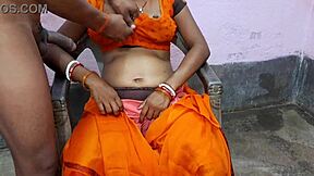 गर्म गांव की 18 साल की लड़की सुहागरात के लिए पूरी नंगी