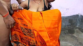 गर्म गांव की 18 साल की लड़की सुहागरात के लिए पूरी नंगी