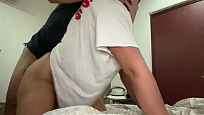 स्की मास्क में बड़ी गैंड वाली नॉटी लातीना लड़की के लिए पनिशमेंट?