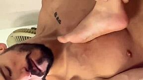 novinha branquinha transando com homem do pau grande e cheio de tesão making off