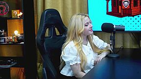 A ninfeta avalia o mastro do ruan e deu nota