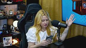 A ninfeta avalia o mastro do ruan e deu nota