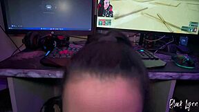 Newbie female streamer takes her first donate