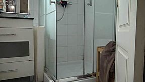 i'm the stepson waching my stepmother take a morning shower, masturbatin so hard