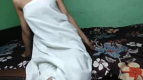 Indian Desi Bhabhi Calls Boyfriend To Fuck Her Hard