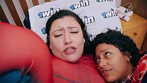 Wolverine come o cu do deadpool e homem aranha e ainda engolem o leite