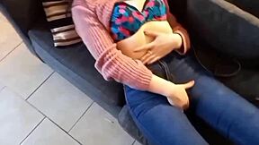 Amateur Latina Sucks Big Cock in Homemade Video