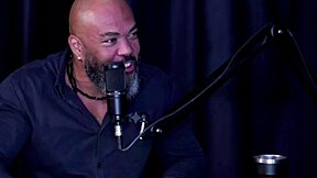 safada stripper shows tits after wanting to sit on cock