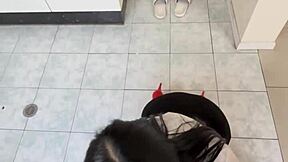 ASESORA INMOBILIARIA NOVATA ACEPTA FOLLAR CON SU CLIENTE EN LA CASA PARA HACER SU PRIMERA VENTA