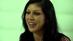 Petite babes Queenie Sateen and Jane Wilde scissor and lick each other to orgasm 😘