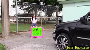 Petite teen 18+, wanna get a messy facial after wild sucking?