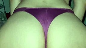 Novinha Senta na Rola Grande do Namorado