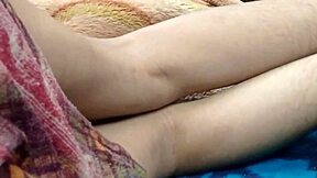 फ्रेंड्स इंडियन बड़ी गांड को क्लोजअप में फक करते हैं! हिंदी मोन्स लाउड!