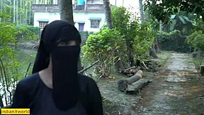 इंडियन हिजाब गर्ल हसबैंड्स फ्रेंड को फक करती है