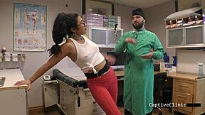 जेस्मिन रोज नर्स पीओवी में तुम्हें हैंडकफ करती है फुटजॉब के लिए?