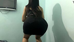 i'm watchin this college girl do her ass workout in a skirt, her big asian ass looks so good