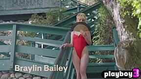 I pose naked showing my amazing big ass and small tits