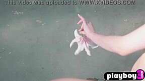 I pose naked showing my amazing big ass and small tits