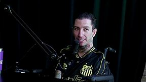 Gets hard if touched, received proposal to meet a man, had a blowjob in cinema, wants to meet a woman - Gabriel from Olhar Sob Rodas sheer red