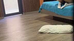 padrastro pervertido discovers hijastra masturbating asshole after classes and jerks off behind her