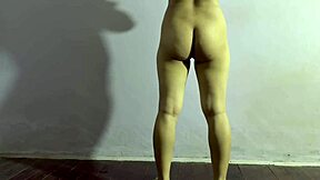 damn, check out this fine ass amateur girl working out at home