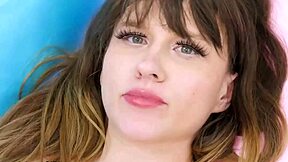 Stunning blonde model shows her sexy body in photoshoot 😍