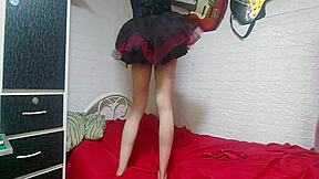 bruja caliente, baile sensual en calzon rojo, ensena vagina y se mueve rico como me recomendo el doctor por halloween