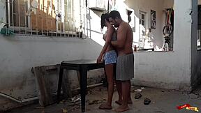 Fudendo no quintal com a baby-sitter- anal teen 18+ rough and intense