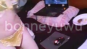 bonneyuwu in leia cosplay gets cum on her face