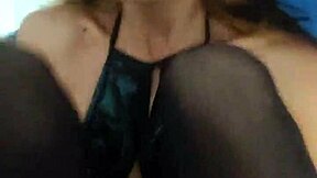 Petite modelo venezolana es abordada por su mejor amigo despues de una fiesta de disfraz