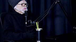 Flor De Damiana Gets Pussy Licked Outdoors