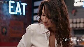 Teen Liz Jordan Dates Older Guy In Public Encounter