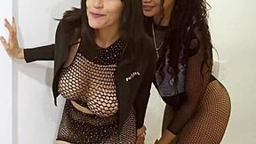 Venezuelan thieves ENTER a HOUSE and CONVINCE the OWNER with SEX to TAKE everything at the END.