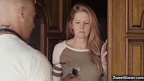 Hot MILF Ella Nova spreads for neighbor 😍