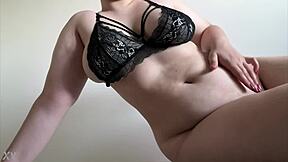 Mature catching teen 18+ sucking cock in 3some group 😏💦